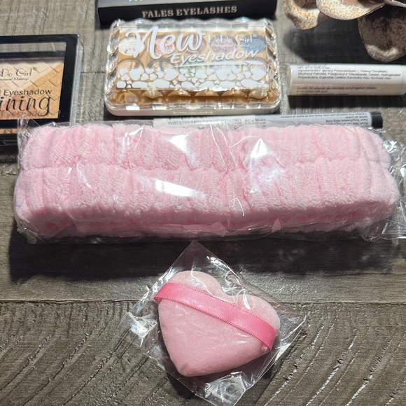 Beauty Bundle! Makeup and Beauty Set with Pink Accessories - Picture 7 of 7